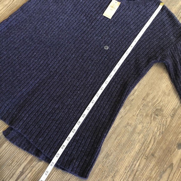 New American Eagle ribbed sweater with back slit and bell sleeves - Picture 7 of 11